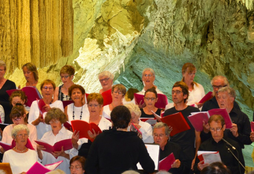 visite-des-grottes-avec-la-chorale-coryphee-et-animations-prehistoriques