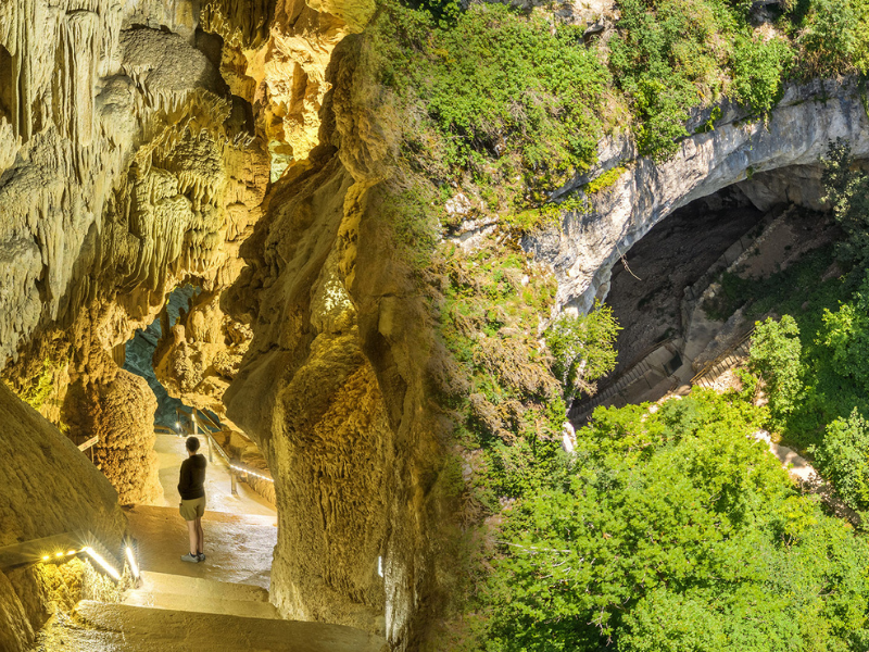 visite-guidee-des-grottes