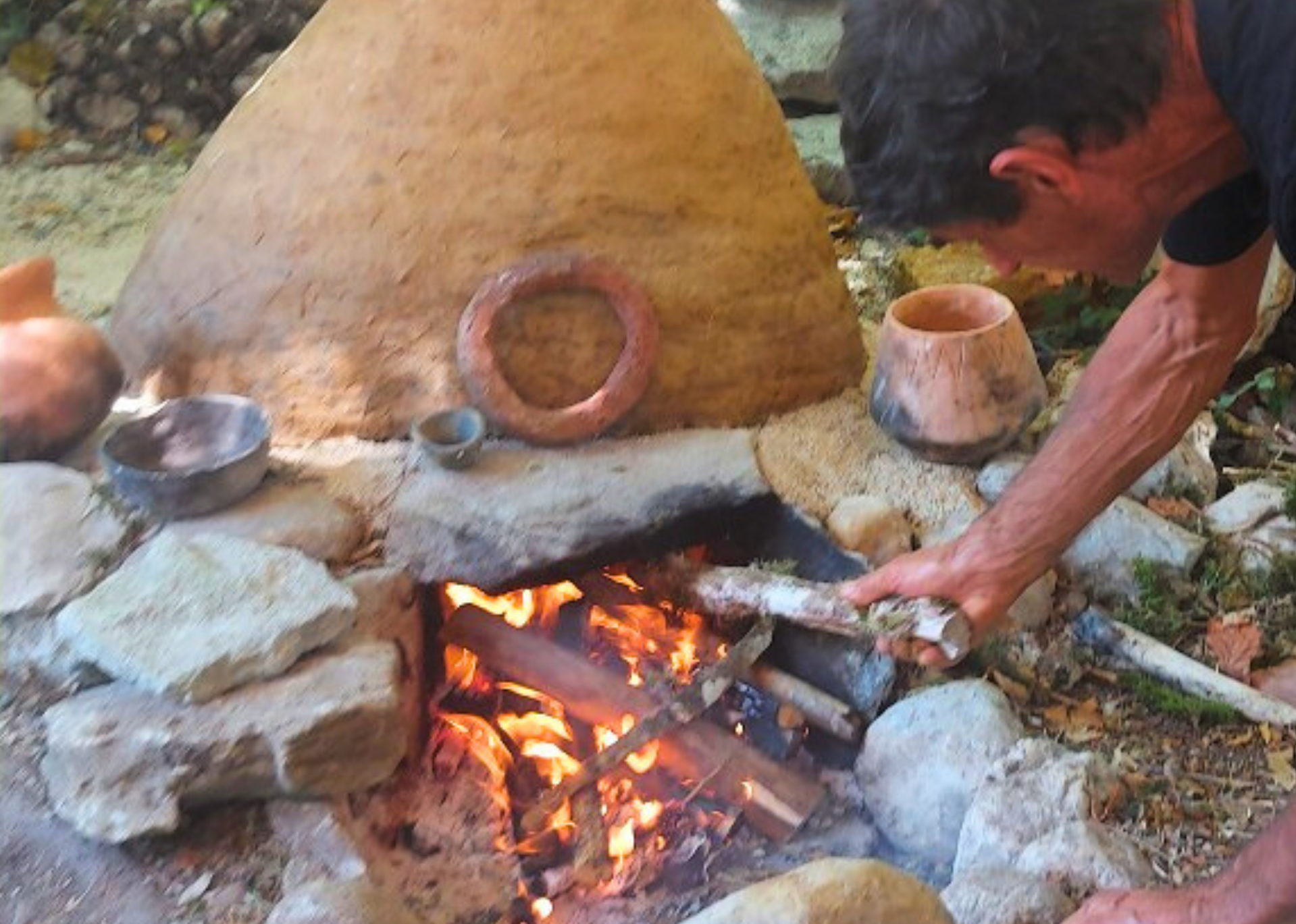 billet-couple-visite-des-grottes-en-autonomie-animations-prehistoriques-et-evenement-de-la-pierre-a-lassiette