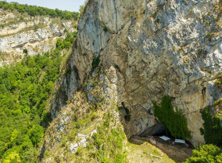 Refugio rocoso de la grottes du cerdon