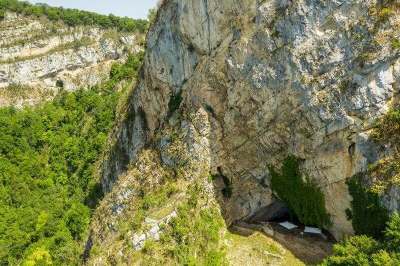 Rotsschuilplaats van de grottes du cerdon