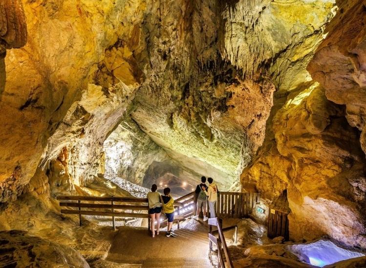 Con vistas al salón de Grottes du Cerdon