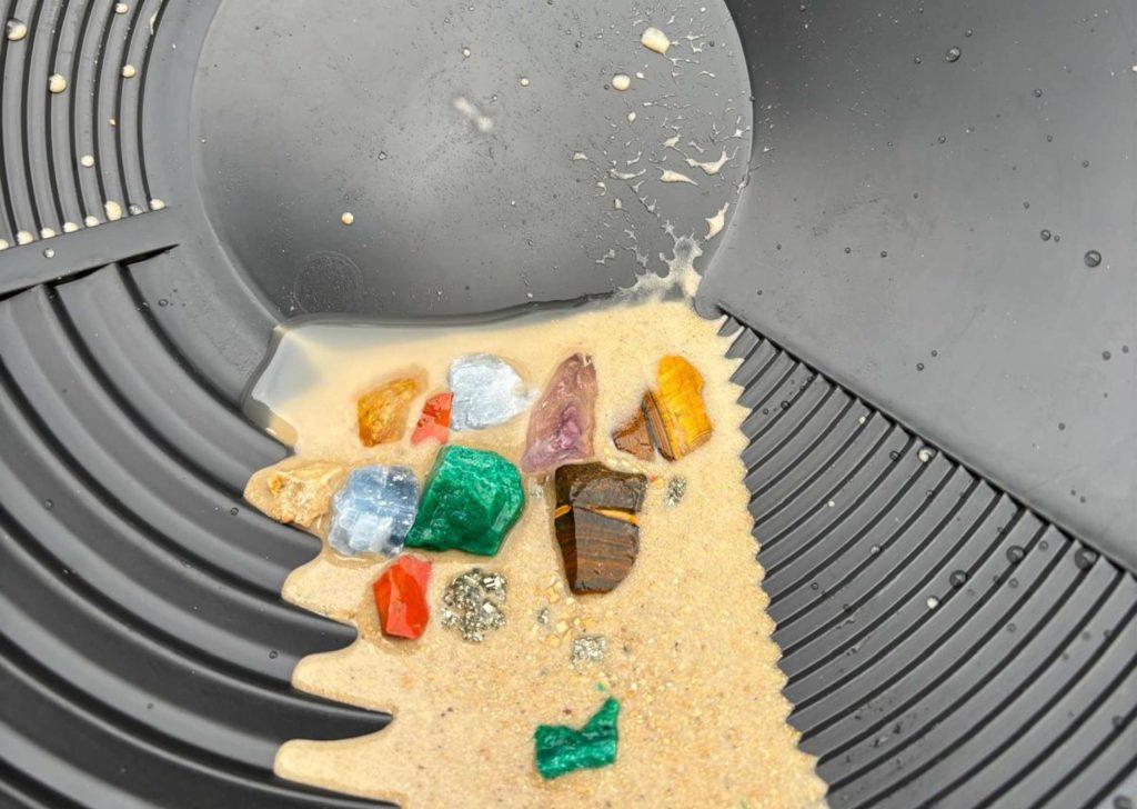 mineral river sieve grottes du cerdon