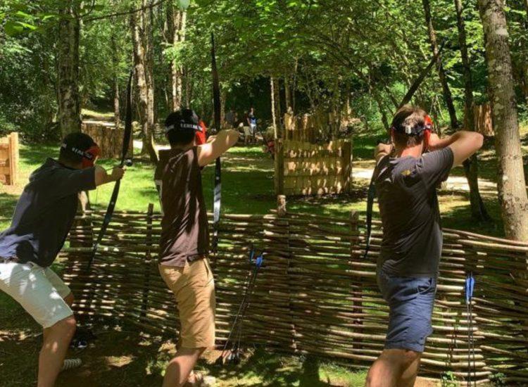 Batalla de Arc Aik en la formación de equipos de Ain grottes du cerdon