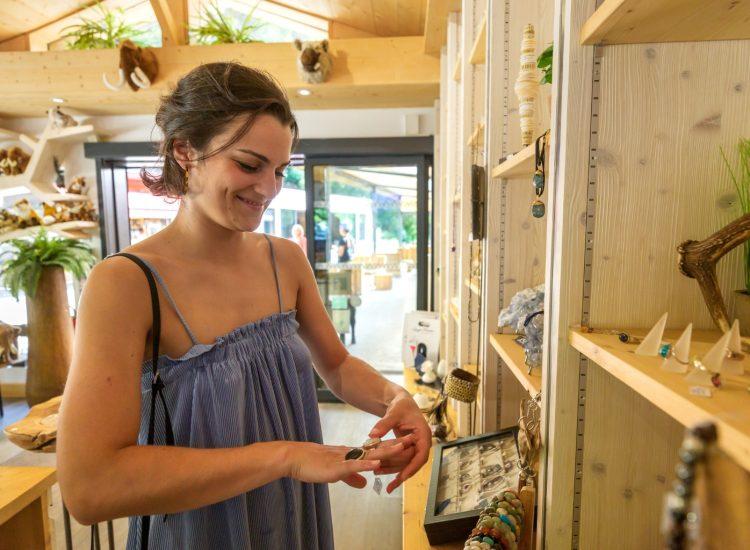 Tienda de la cueva grottes du cerdon