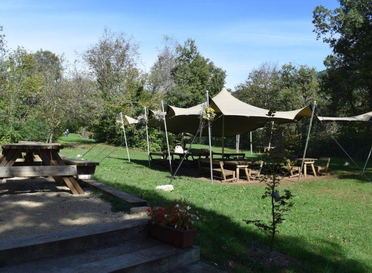 Espacio para la merienda de cumpleaños en Grottes du Cerdon