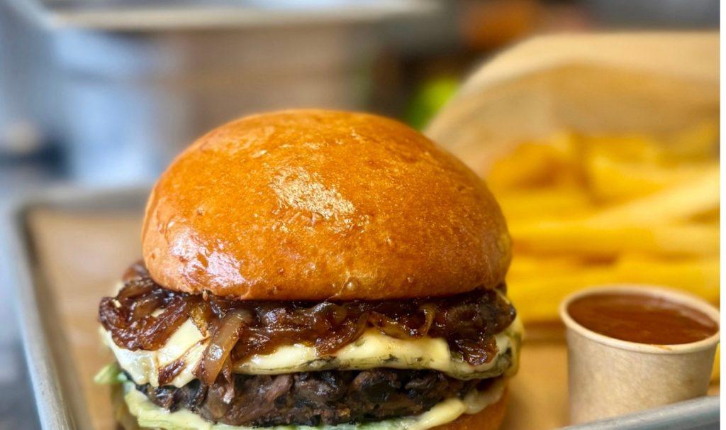 Hamburguesa de Le Terrier, cocina campestre grottes du cerdon