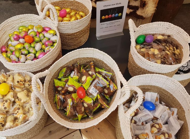 Easter egg hunt baskets in the Grottes du cerdon