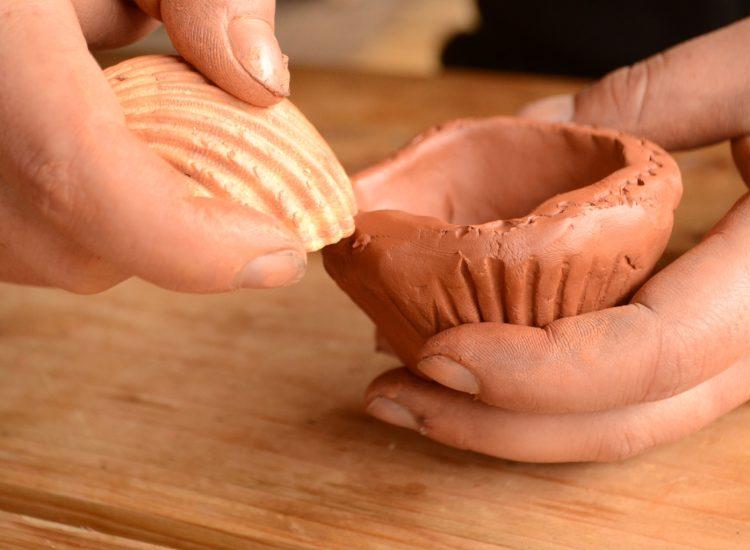 Decoración de cerámica en las Grottes du Cerdon