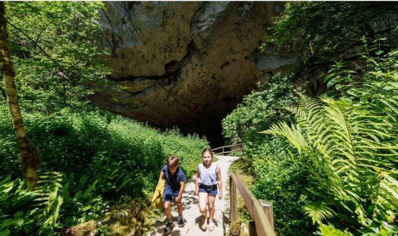 Enfant aux retour des Grottes du Cerdon