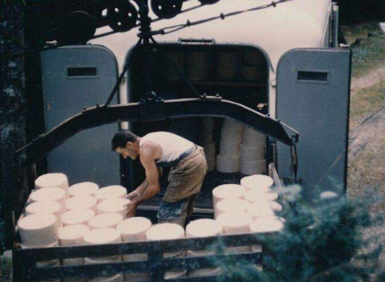Historia de las grottes du cerdon quesero foto antigua