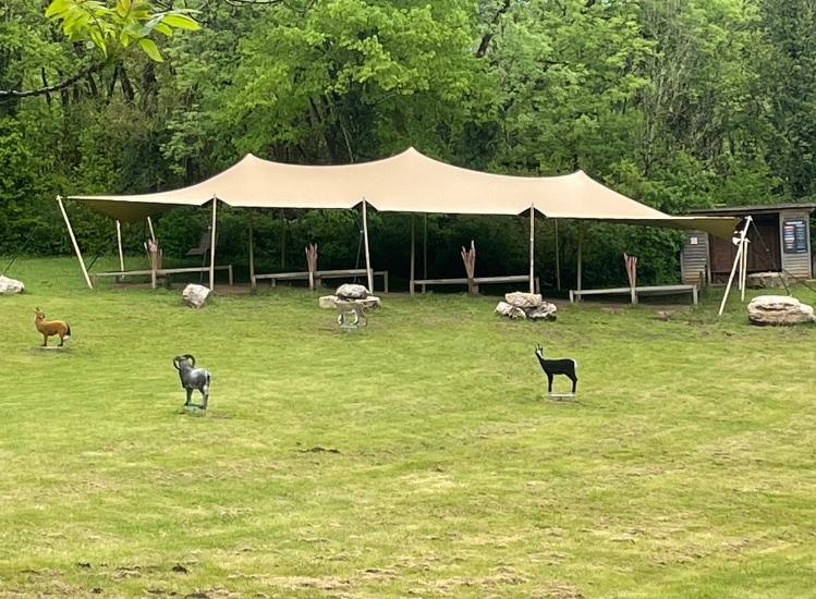 Una zona del parque con Grottes du Cerdon