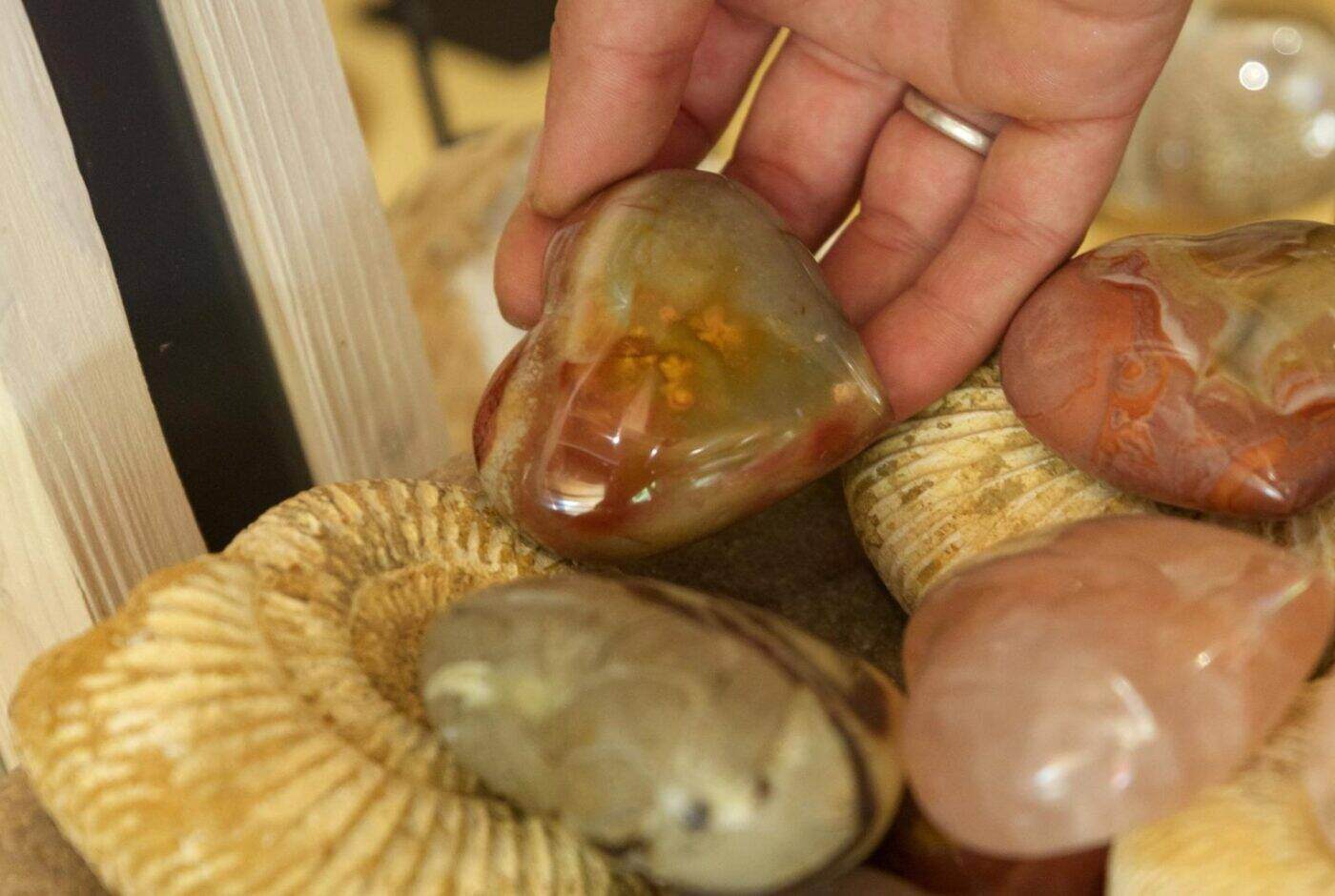 minéraux en forme de coeur boutique des grottes du cerdon