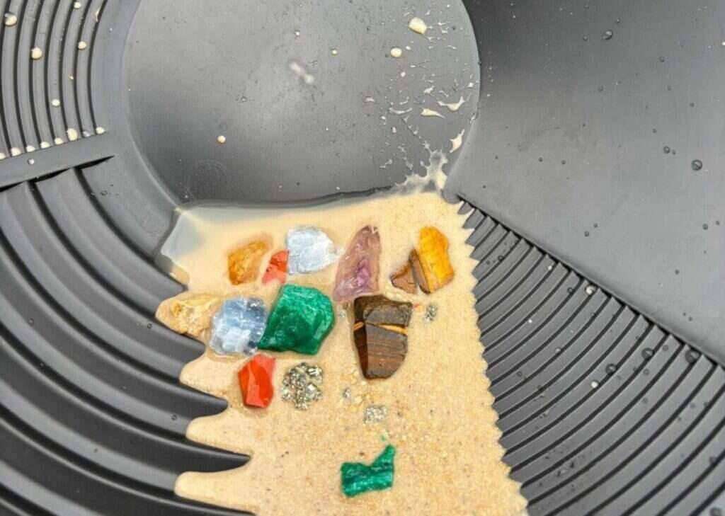 Riviere aux mineraux grottes du cerdon