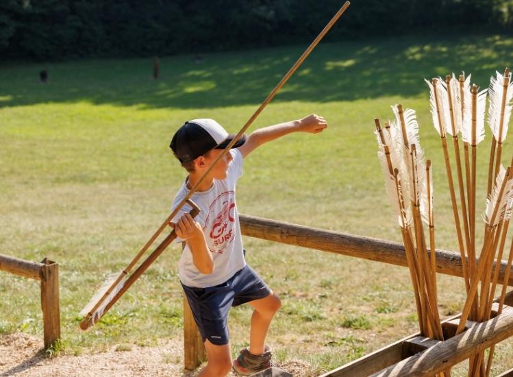 actividad de lanzamiento de lanza Grottes du Cerdon