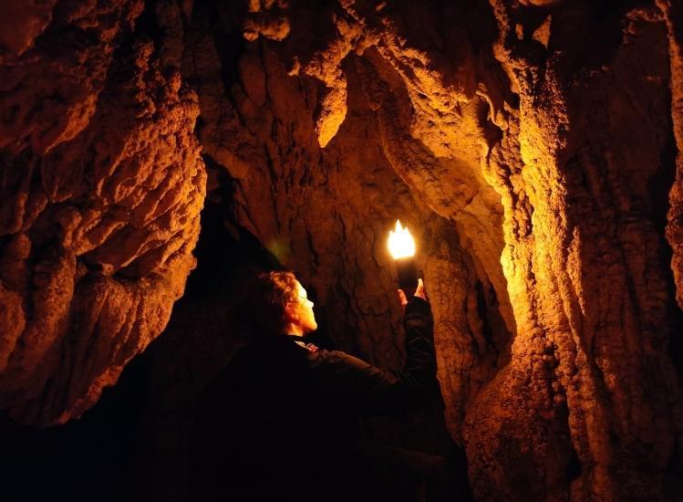 Un recorrido único con antorchas