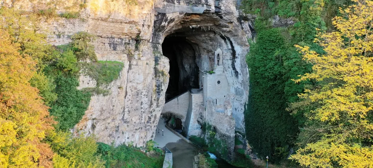 Les Grottes de la Balme