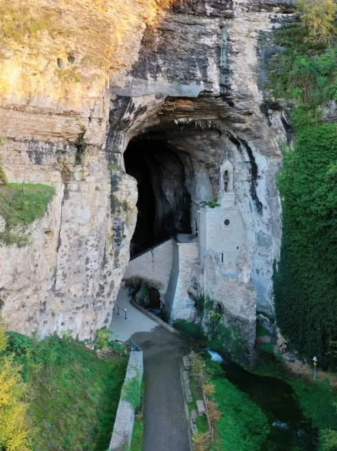 Les Grottes de la Balme