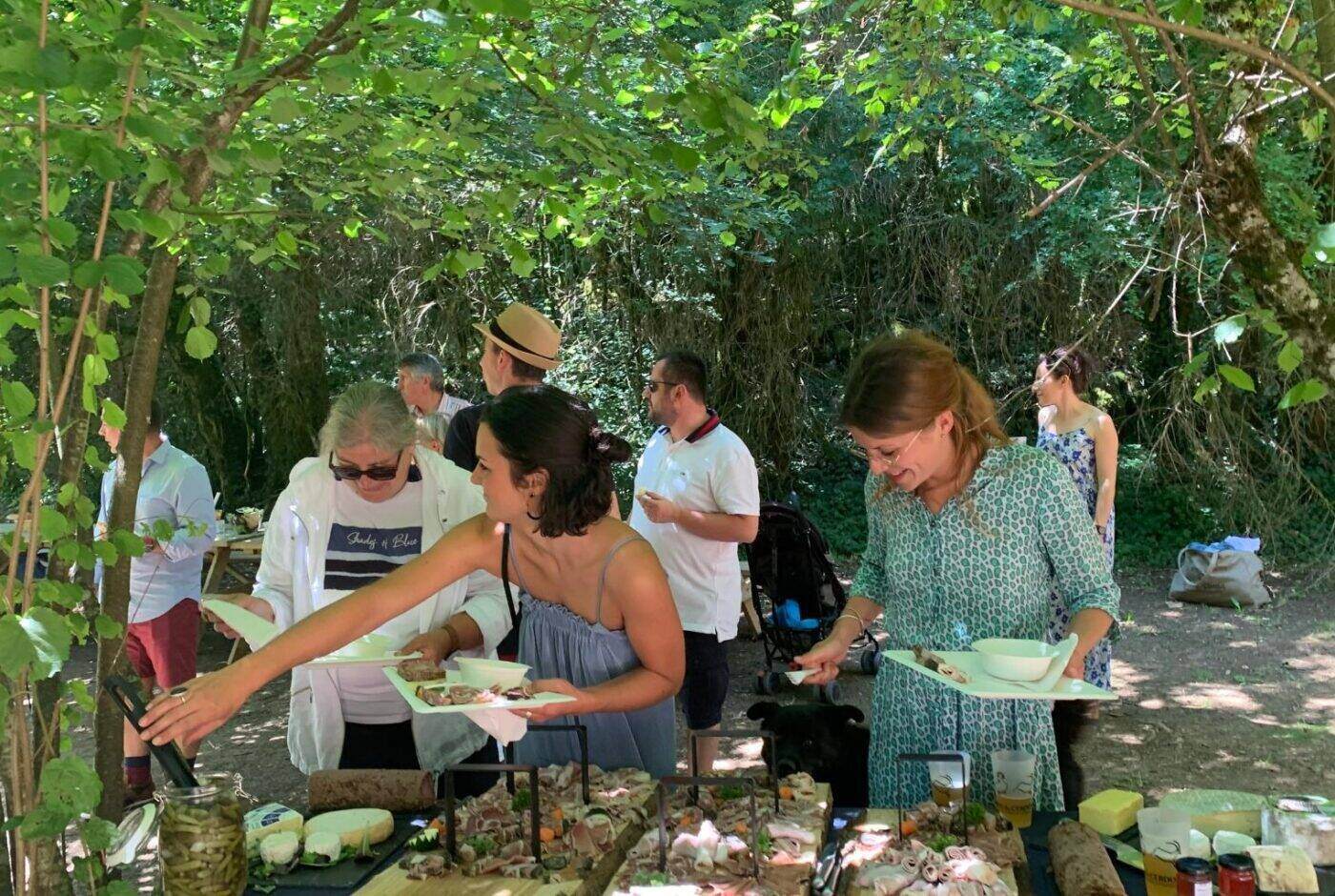 Groupe en famille ou entre amis aux Grottes du Cerdon