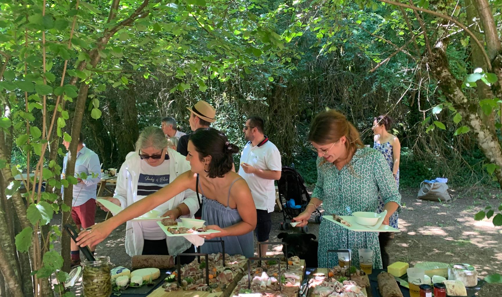 Groupe en famille ou entre amis aux Grottes du Cerdon
