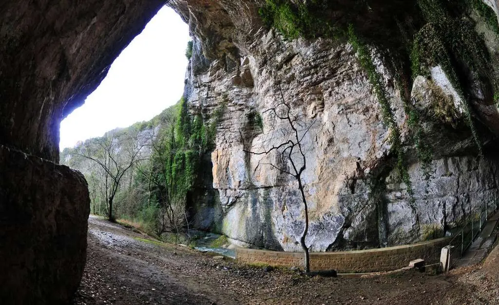 Grotte de Corveissiat