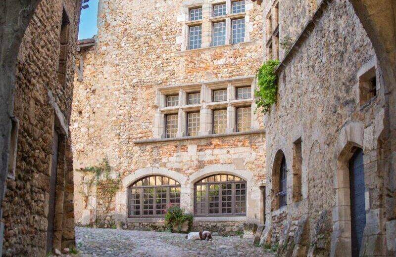 What to do in Pérouges?