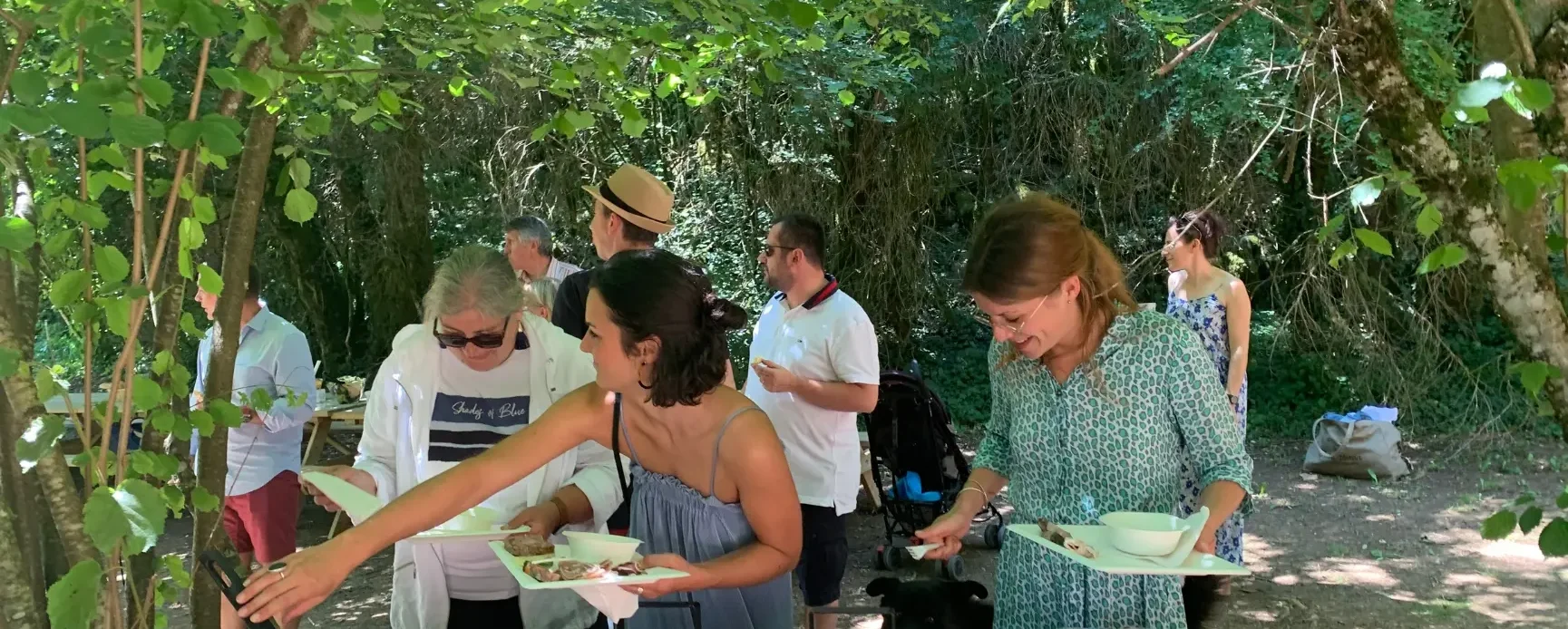 grupo y familia entre amigos grottes du cerdon